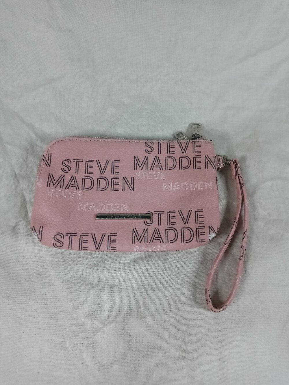 Steve Madden Pink Logo Women Wristlet Zipper Wallet Clutch in Great Cond